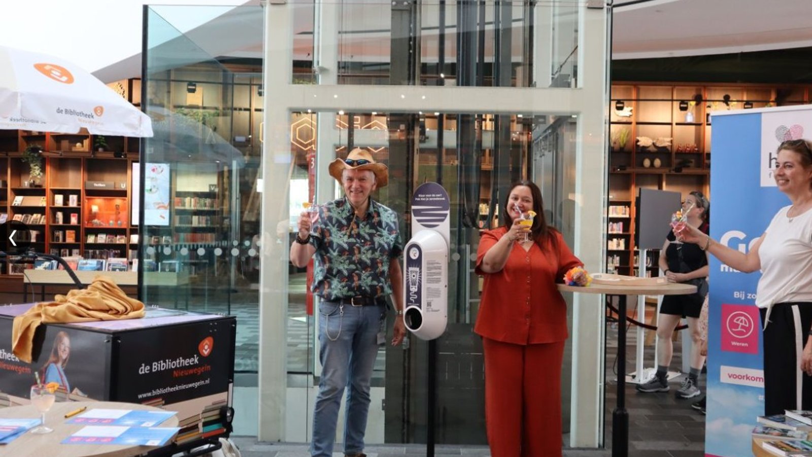 Gemeente Nieuwegein en bibliotheek tekenen Zonvenant