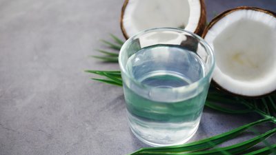 350% meer Google-zoekopdrachten naar ‘waar is kokoswater goed voor’: dermatoloog ontkracht fabels